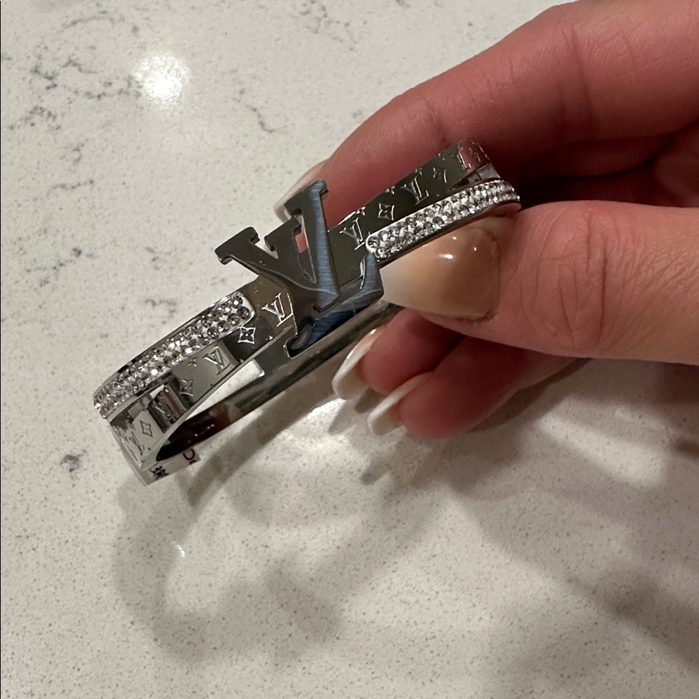 Silver Bangle with Crystal Details